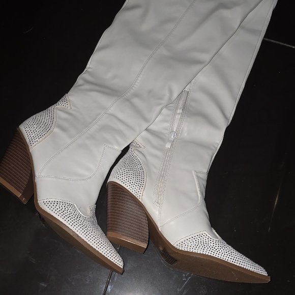 Elegant White Knee-High Women's Boots - Picture 5 of 6